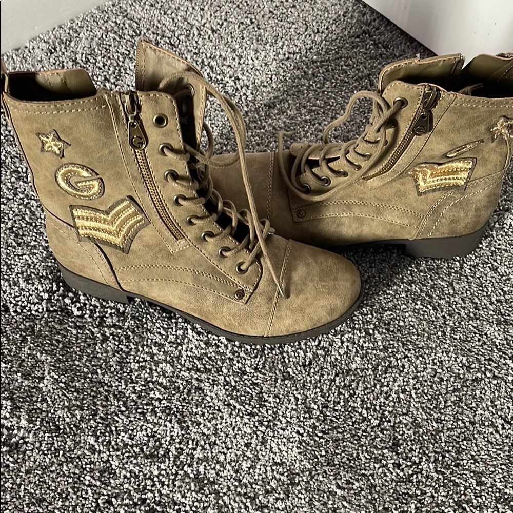 Stylish Olive/Tan Combat Boots-Guess brand